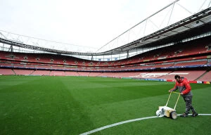 Images Dated 23rd November 2016: Arsenal vs PSG: Ready for Battle at Emirates Stadium - Champions League 2016-17
