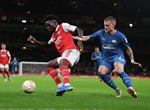 Images Dated 20th October 2022: Arsenal vs PSV Eindhoven: Bukayo Saka Faces Off Against Philipp Max in Europa League Clash