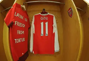 Arsenal V Stoke City 2016-17 Prints: Arsenal vs Stoke City: Premier League Showdown at Emirates Stadium (December 2016)