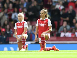 Arsenal vs. Tottenham: Women's Super League Showdown - Lia Walti Kneels for Social Justice at Emirates Stadium