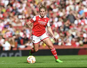 Arsenal Women V Tottenham Hotspur Women 2022-23 Prints: Arsenal vs. Tottenham: Battle of the Women's Super League at Emirates Stadium