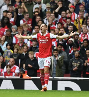 Arsenal vs. Tottenham: Xhaka's Intense Showdown in the 2022-23 Premier League Clash