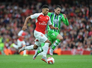 Arsenal V Wolfsburg - Emirates Cup 2015/16 Prints: Arsenal vs. VfL Wolfsburg: Oxlade-Chamberlain vs