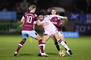 Arsenal vs. West Ham United: A Battle for Possession in the Barclays Women's Super League