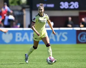 Arsenal vs. West Ham United: FA WSL Clash at Chigwell Construction Stadium