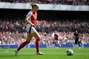 Arsenal WFC v Olympique Lyonnais - UEFA Women's Champions League Semi Final First Leg