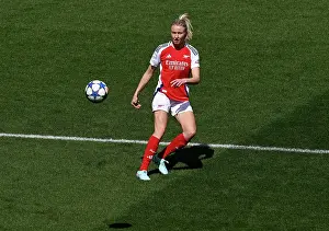 Arsenal WFC v Olympique Lyonnais - UEFA Women's Champions League Semi Final First Leg