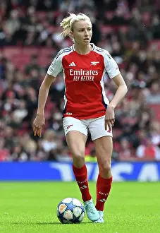 Arsenal WFC v Olympique Lyonnais - UEFA Women's Champions League Semi Final First Leg