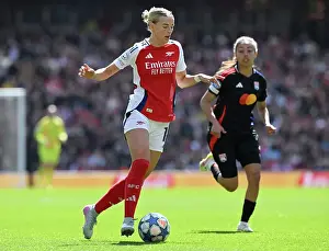 Arsenal WFC v Olympique Lyonnais - UEFA Women's Champions League Semi Final First Leg