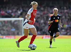 Arsenal WFC v Olympique Lyonnais - UEFA Women's Champions League Semi Final First Leg