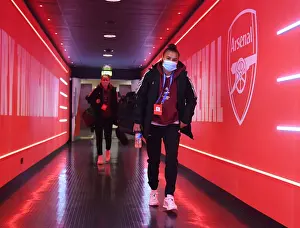 Arsenal Women V Barcelona Women 2021-22 Prints: Arsenal WFC vs. FC Barcelona: A Battle in the UEFA Women's Champions League at Emirates Stadium