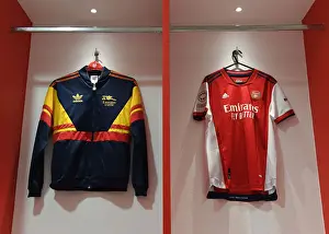 Arsenal Women V Barcelona Women 2021-22 Prints: Arsenal WFC vs. FC Barcelona: Champions League Showdown at Emirates Stadium
