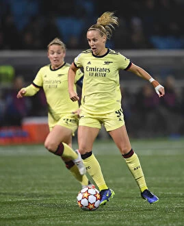 HB Koge v Arsenal Women 2021-22 Collection: Arsenal WFC's Beth Mead Battles for Champions League Victory Against HB Koge