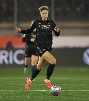FC Zurich Frauen V Arsenal Women 2022-23 Prints: Arsenal Women Battle FC Zürich in UEFA Champions League Clash