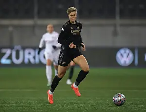 FC Zurich Frauen V Arsenal Women 2022-23 Prints: Arsenal Women Battle FC Zürich in UEFA Champions League Showdown
