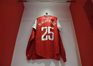 Arsenal Women V Manchester United Women 2022-23 Prints: Arsenal Women: Gearing Up for Battle Against Manchester United in FA WSL 22-'23