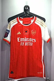 Arsenal Women Honor Remembrance Day with Poppy Kits in Barclays Super League Match against Manchester City