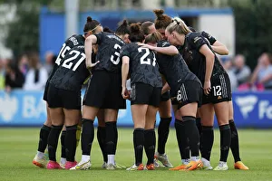 Arsenal Women Huddle Up: Everton FC vs Arsenal, FA Women's Super League 2022-23