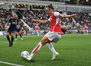 Linkoping FC v Arsenal Women 2023-24 Collection: Arsenal Women Take on Linkoping FC in UEFA Women's Champions League Group 3