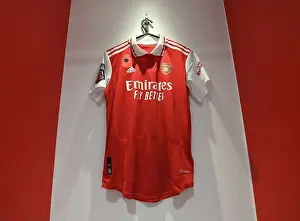 Arsenal Women V Manchester United Women 2022-23 Prints: Arsenal Women Pay Tribute to Remembrance Day with Poppy Shirts vs Manchester United