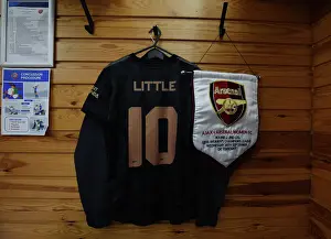 Ajax Women V Arsenal Women 2022-23 Prints: Arsenal Women Prepare for Ajax Showdown in Champions League: A Glimpse into the Changing Room