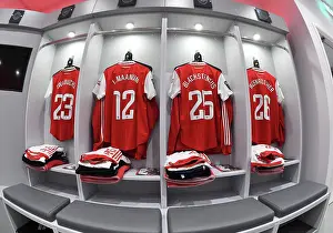 Arsenal Women V Everton Women 2022-23 Prints: Arsenal Women Prepare for Battle: Arsenal v Everton FC