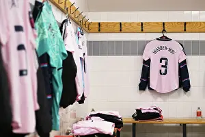 Manchester United Women V Arsenal Women 2022-23 Prints: Arsenal Women Prepare for FA Super League Clash Against Manchester United
