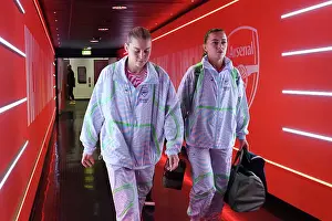 Arsenal Women: Russo and McCabe Arrive at Emirates Stadium Ahead of Aston Villa Clash (2023-24)