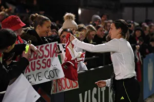 Arsenal Women Triumph Over Tottenham Hotspur in FA Women's Continental Tyres League Cup: Lotte Wubben-Moy Shares Victory Moment with Fan