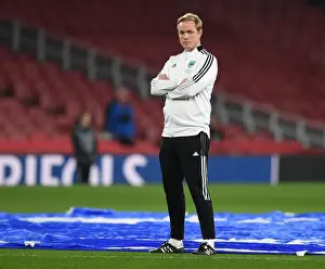 Arsenal Women V VfL Wolfsburg 2021-22 Prints: Arsenal Women Take on VfL Wolfsburg in UEFA Champions League Quarter-Final: Jonas Eidevall at the Helm