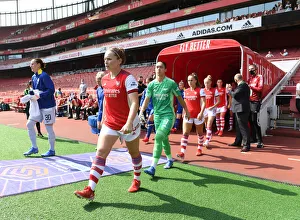 Arsenal Women V Chelsea Women 2021-22 Prints: Arsenal Women vs Chelsea Women: Kim Little Leads Arsenal at Emirates Stadium (Barclays FA Womens Super League 2021-22)