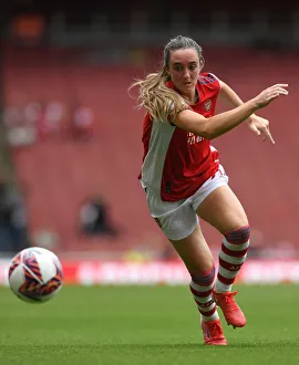 Arsenal Women V Chelsea Women - Mind Series 2021-22 Prints: Arsenal Women vs Chelsea Women: Lisa Evans in Action - Mind Series 2021-22: A Football Battle at Emirates Stadium