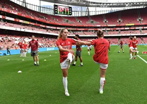 Arsenal Women vs Liverpool: Focused Warm-Up of Cloe Lacasse at Emirates Stadium - Barclays Super League Showdown