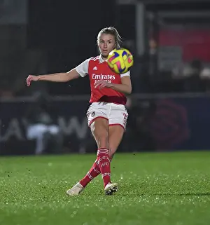 Arsenal Women V Liverpool Women 2022-23 Prints: Arsenal Women vs Liverpool Women: FA Women's Super League Clash - Leah Williamson in Action (2022-23)