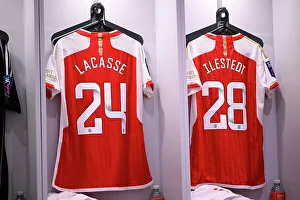 Arsenal Women vs Manchester City: Pre-Match Focus at Meadow Park - Arsenal's Super League Showdown (2023-24): Inside the Arsenal Dressing Room