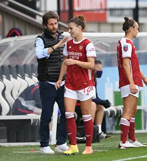 Arsenal Women vs Reading Women: Manager Joe Montemurro Engages with Steph Catley