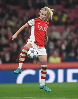 Arsenal Women V VfL Wolfsburg 2021-22 Prints: Arsenal Women vs. VfL Wolfsburg: UEFA Women's Champions League Quarterfinals (2021-22)