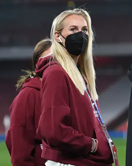 Arsenal Women V VfL Wolfsburg 2021-22 Prints: Arsenal Women vs. VfL Wolfsburg: UEFA Women's Champions League Quarterfinals (2021-22)