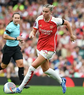 Arsenal Women's Alessia Russo Outruns Liverpool in Super League Thriller at Emirates Stadium