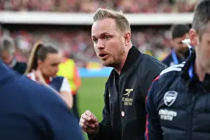 Arsenal Women's Coach Jonas Eidevall Rallies Team Before Extra-Time in UEFA Champions League Semifinal