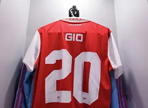 Arsenal Women's FA Cup: Pre-Match Focus in the Dressing Room