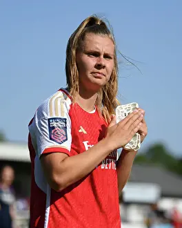 Arsenal Women's Historic FA Super League Victory: Triumphant Applause over Aston Villa