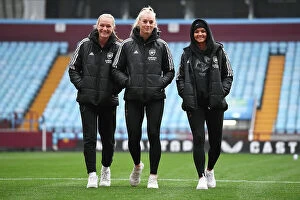 Aston Villa Women v Arsenal Women 2022-23 Collection: Arsenal Women's Squad Prepares for Aston Villa Match at Villa Park