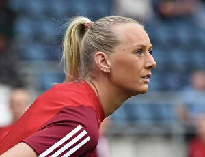 Linkoping FC v Arsenal Women 2023-24 Collection: Arsenal Women's Squad Prepares for UEFA Champions League Battle against Linkopings FC in Sweden