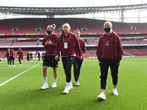 Arsenal Women V Chelsea Women 2021-22 Prints: Arsenal Women's Squad Unites Before Kick-off Against Chelsea Women (2021-22 FA WSL)