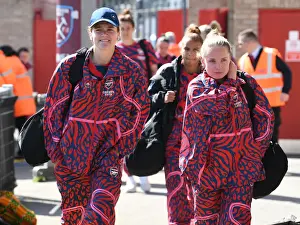Arsenal Women's Stars Vivianne Miedema and Kim Little Before Clash Against West Ham United Women (FA WSL 2021-22)