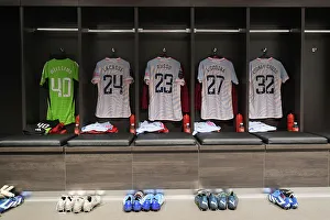 Bristol City Women V Arsenal Women 2023-24 Prints: Arsenal Women's Team: Pre-Match Preparation vs