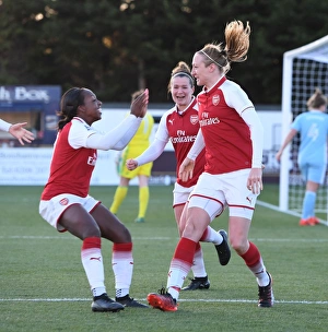 Arsenal Women's Triumph: Quinn, Carter, Mitchell Celebrate Goal vs. Sunderland (2017-18)