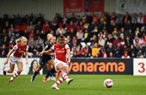 Arsenal Women's Unstoppable Form: Nikita Parris Scores Penalty in 7-Goal Rout over Aston Villa