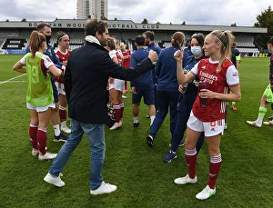 Arsenal Women's Victory: Montemurro and Williamson Celebrate Title-Winning Performance Against Aston Villa (FA WSL 2021)